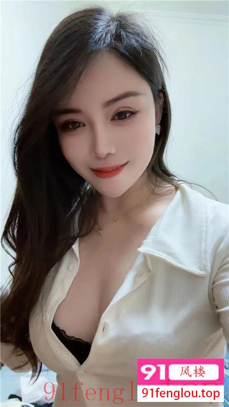 年轻大胸风骚女