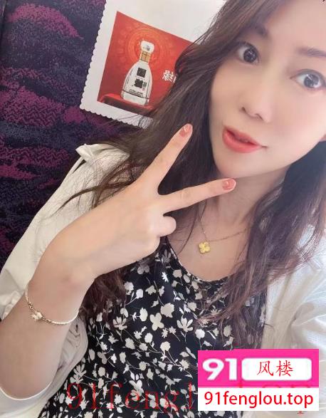 自创抓龙根少妇