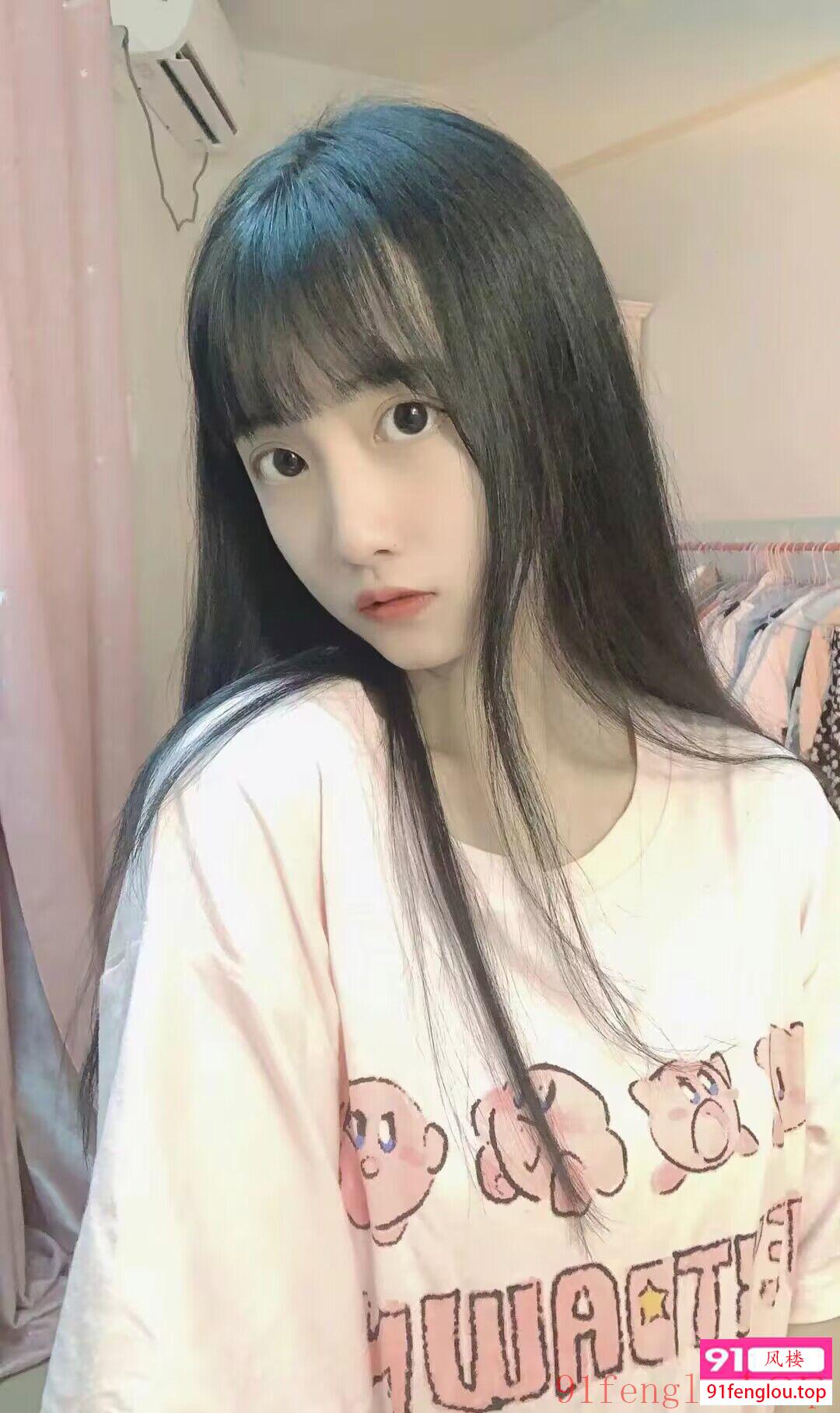 可三通后入的大奶模特