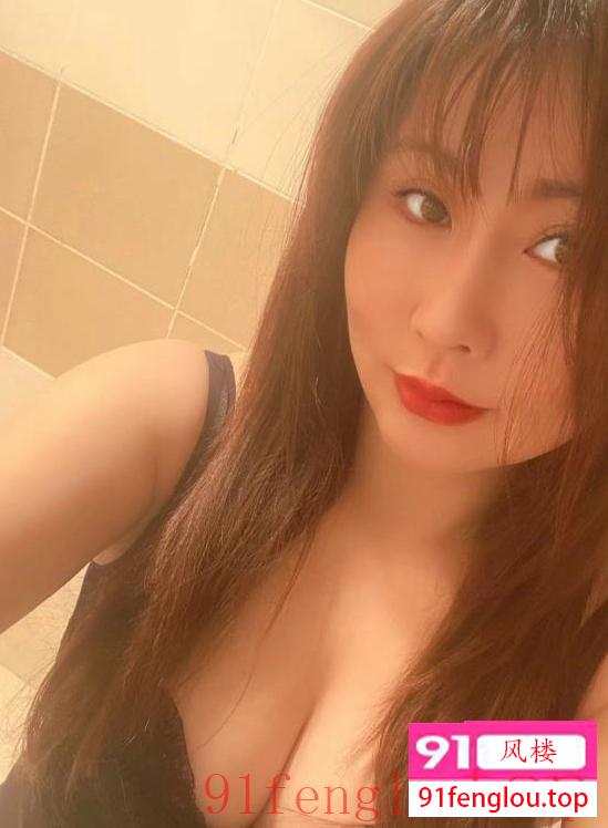 服务型大胸美少妇