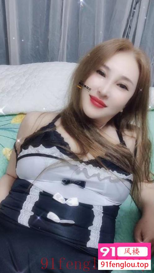 中项纹身按摩少妇