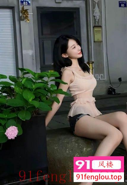 大胸妹的小穴粉嫩 69，水多多舒适体验