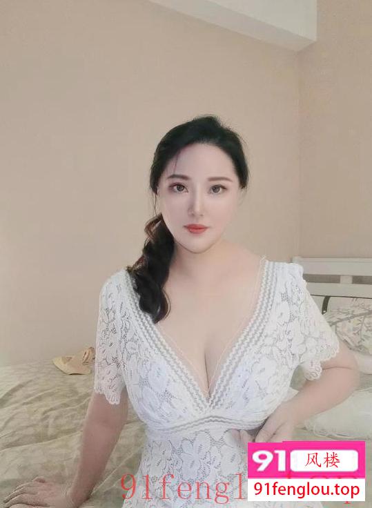 制服诱惑大肉臀