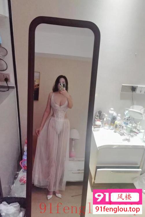 制服诱惑大肉臀