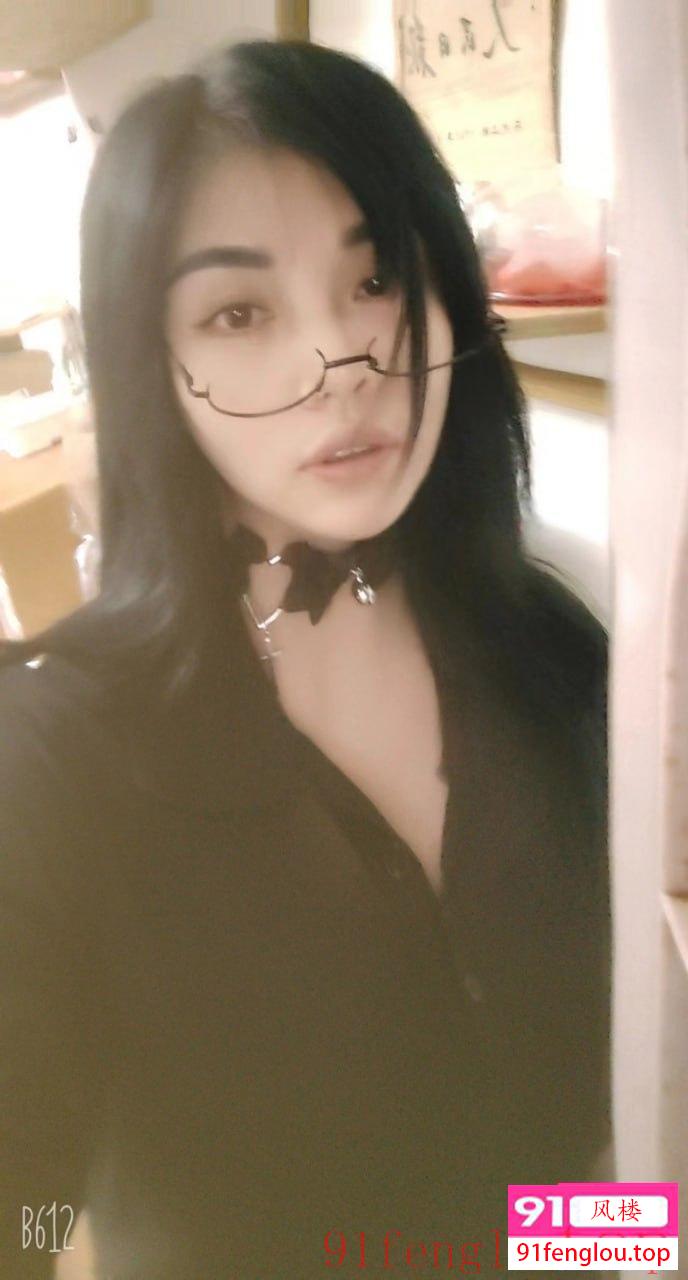 纯服务控性欲极强的敏感小姐姐，无毛白虎馒头B超粉嫩还潮吹了