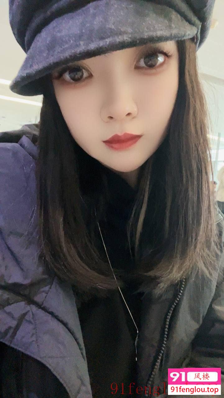 丰满性感，皮肤白妍妍