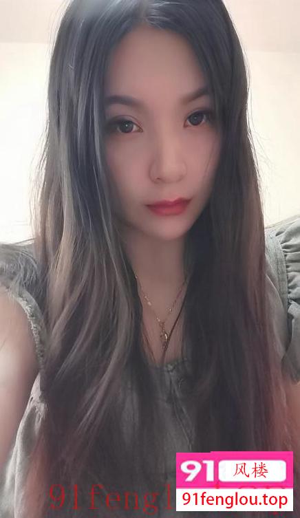 汉口火车站小女人