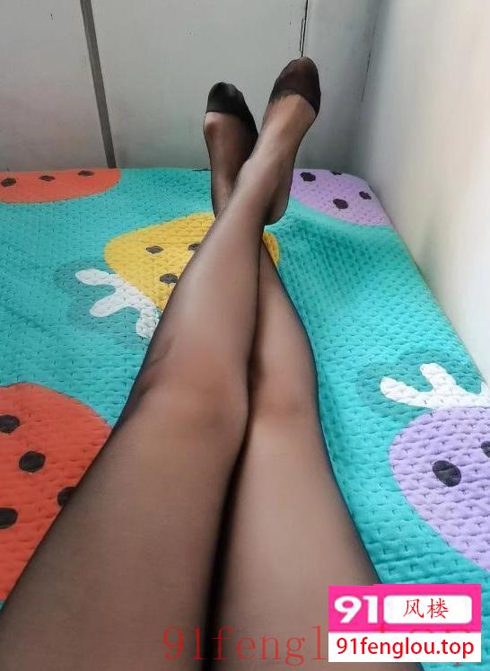 彝族大长腿妹子