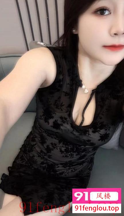 长腿黑丝俏佳人