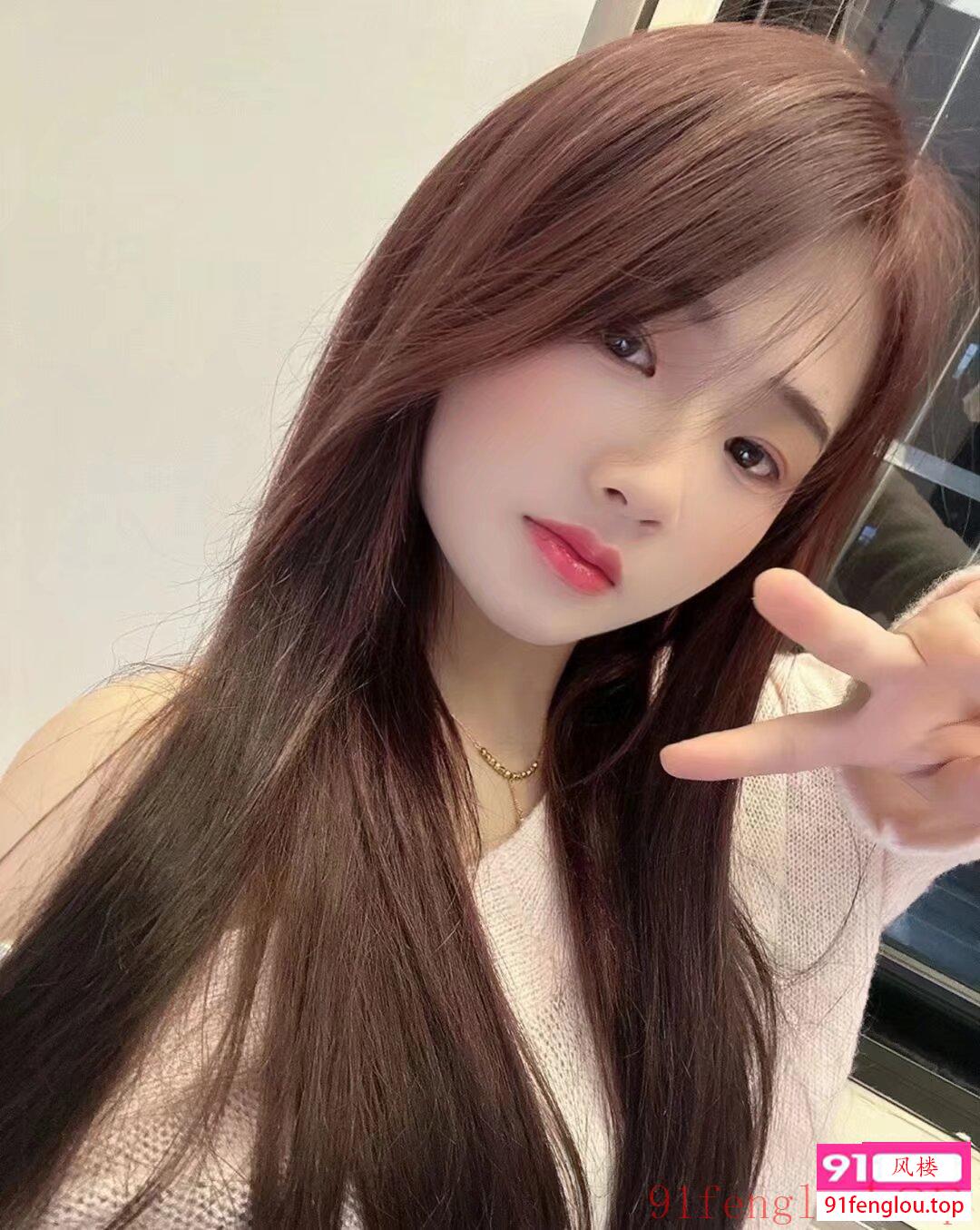 大一学生妹兼职外出