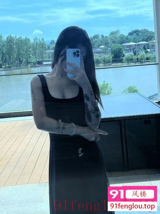 19岁高颜值气质美女