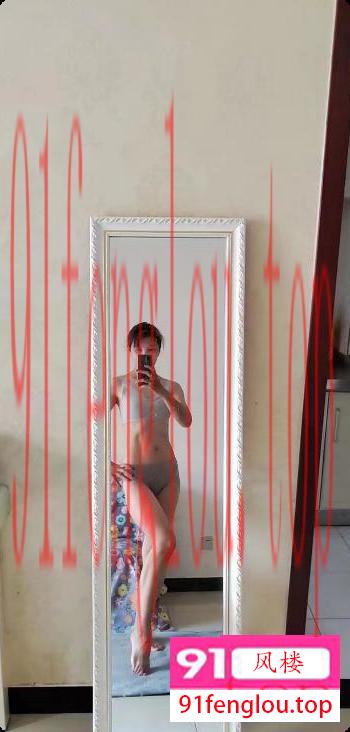 热爱健身的马甲线美女