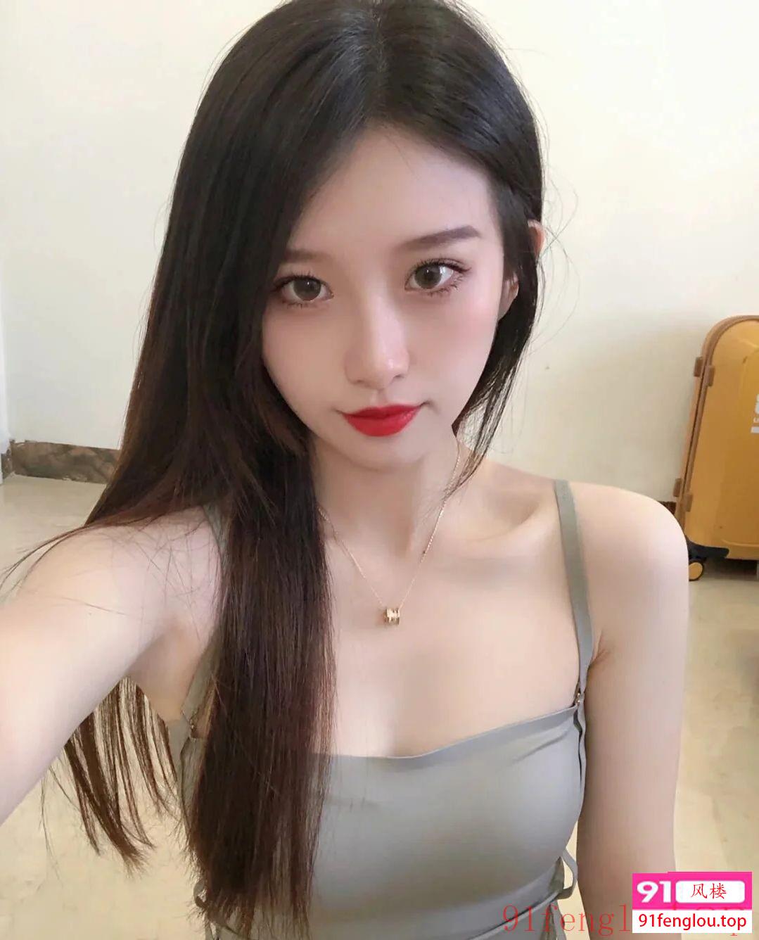 巨乳清纯嫩妹兼职上门