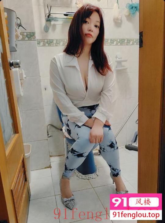 皮肤白的韵味少妇